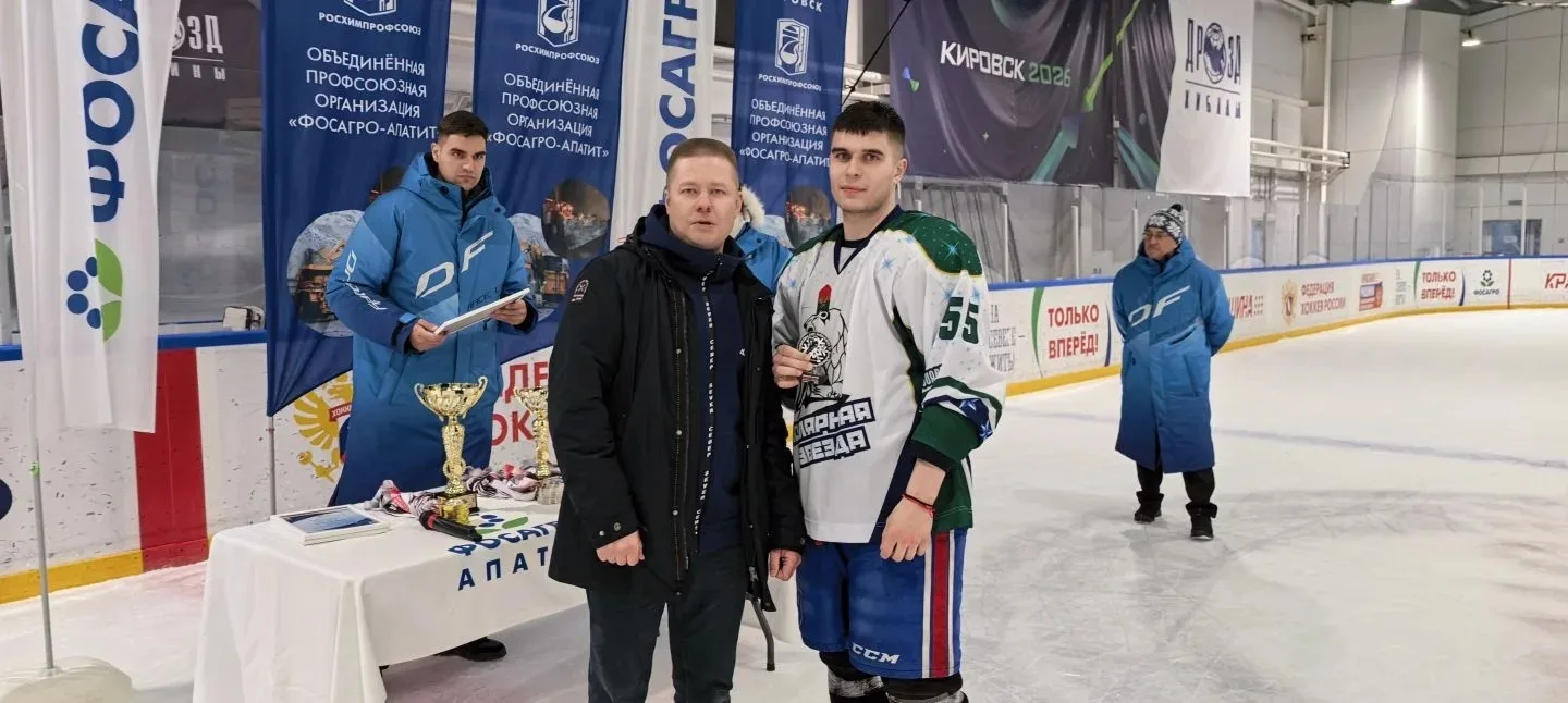 🏒ХОККЕЙ В ЧЕСТЬ ПОБЕДЫ!    В субботу 2 мая на льду Апатит-Арены Кировска прошел памятный турнир по х