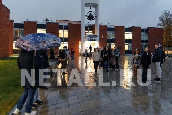 ⚡️ 1500 человек эвакуировали из МИЭТа из-за задымления