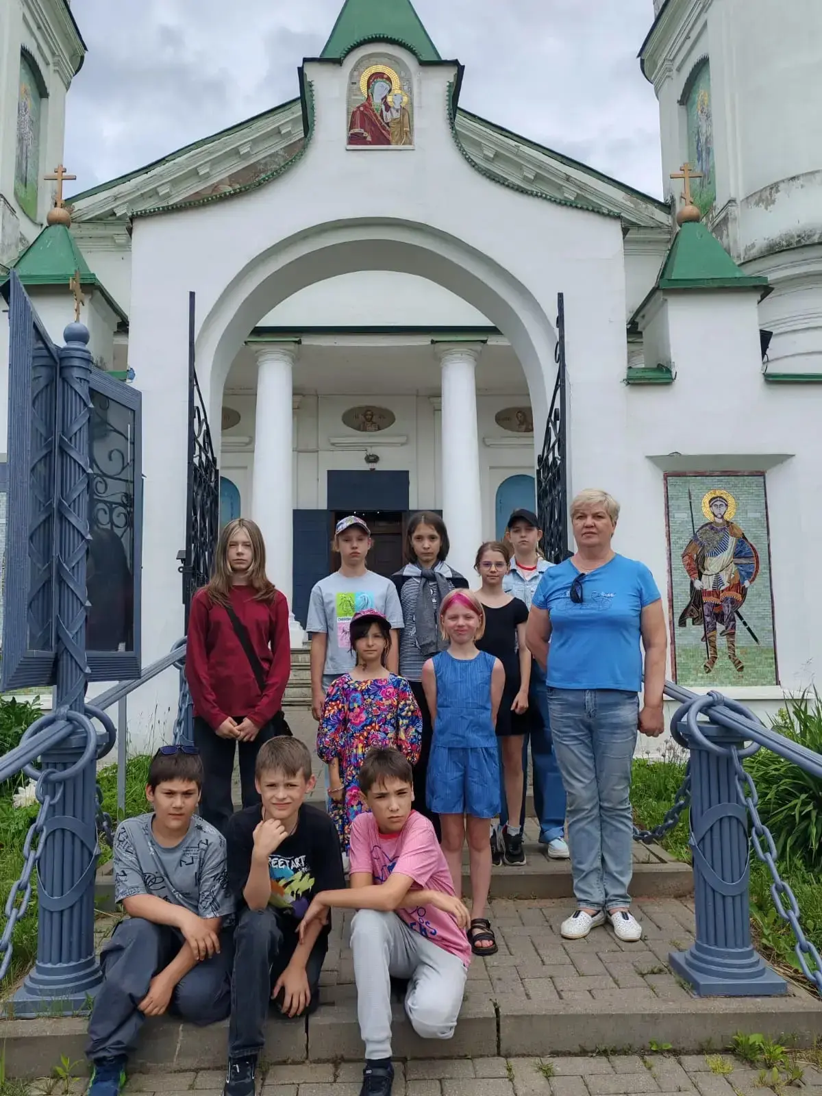 Утро понедельника в школьном лагере "Радуга" МБОУ Любучанской СОШ (здание Молоди) м.о. Чехов началос