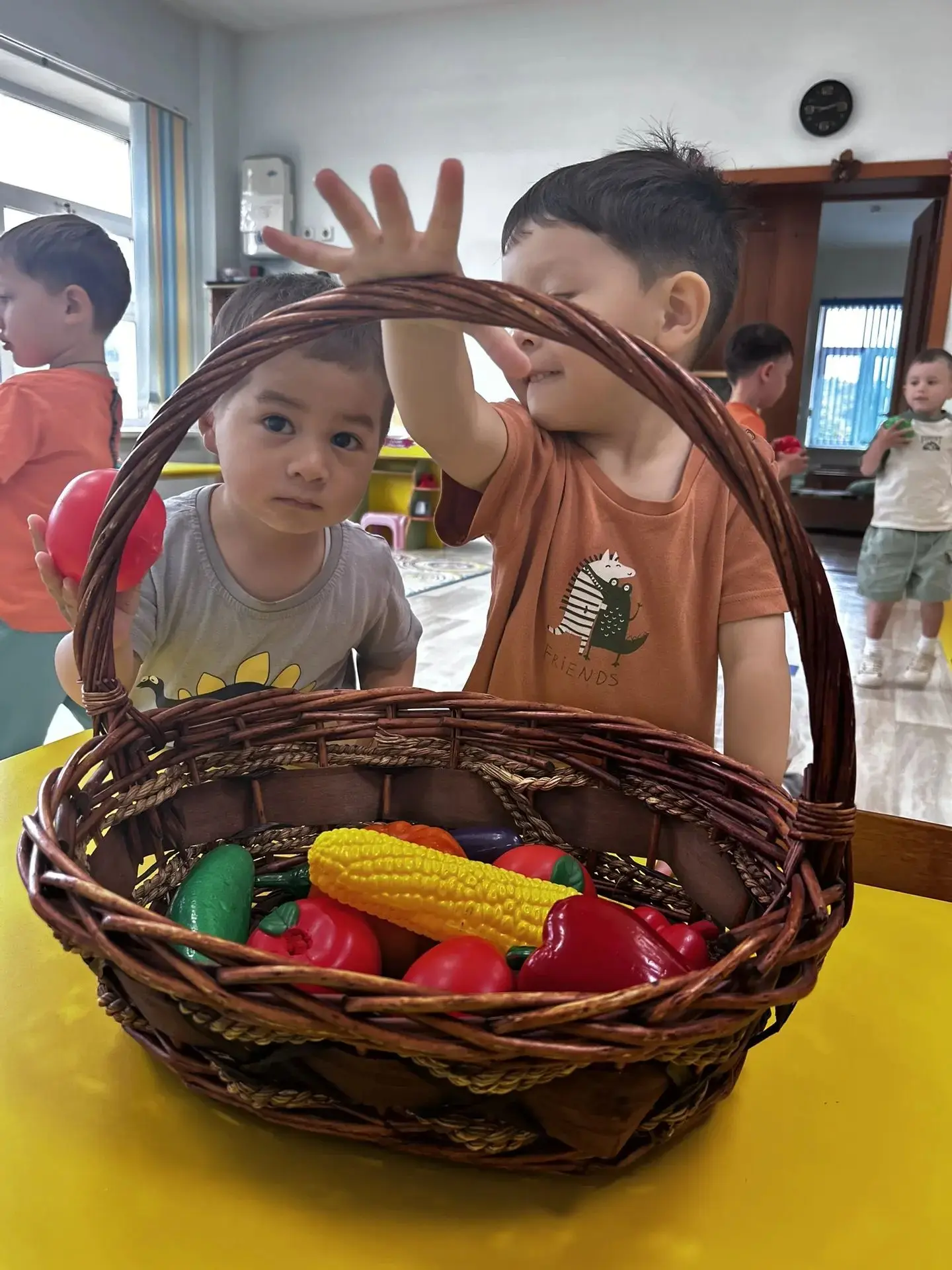 Ешьте овощи 🌽 и фрукты 🍋‍🟩 -
Это лучшие продукты 👍
Вас спасут от всех болезней❌ 🦠
Нет вкусней и