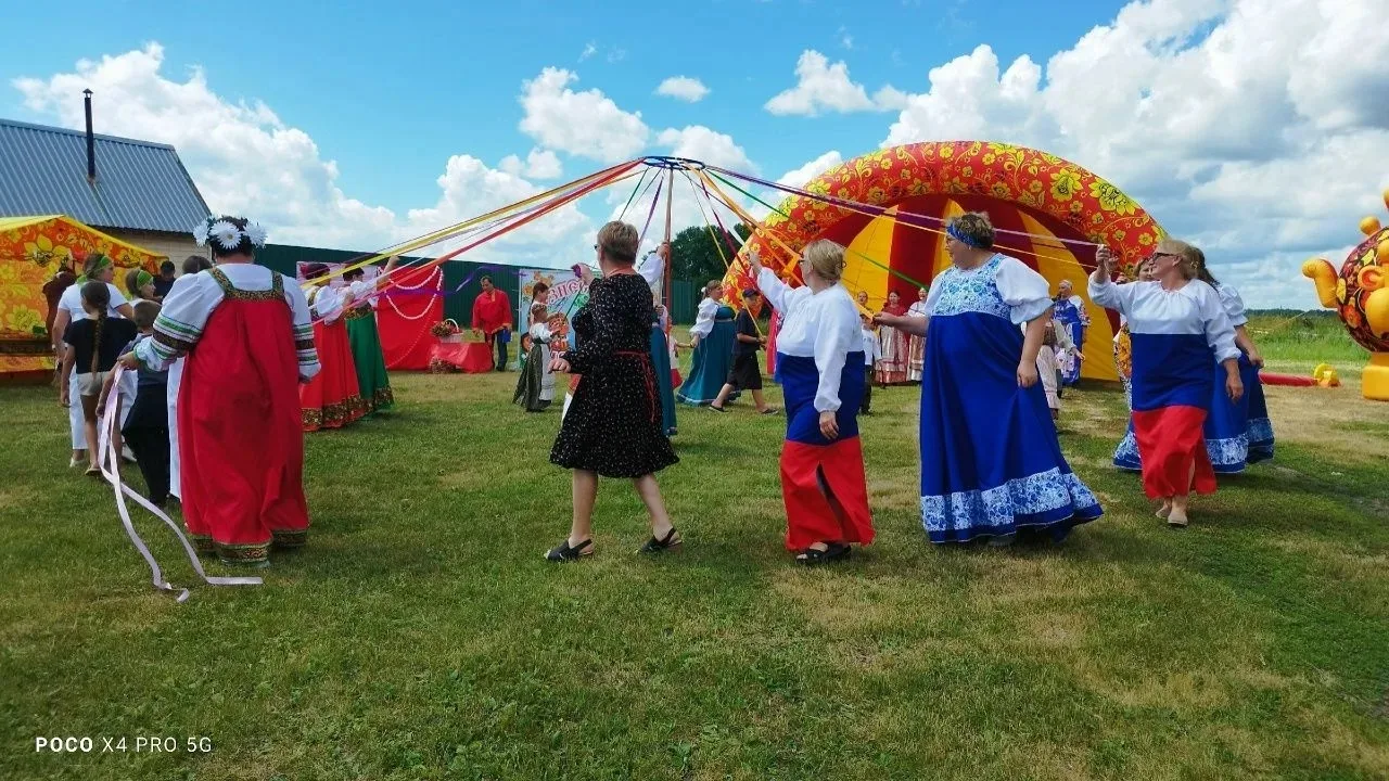 Ах,  эта ярмарка пела и плясала!!!