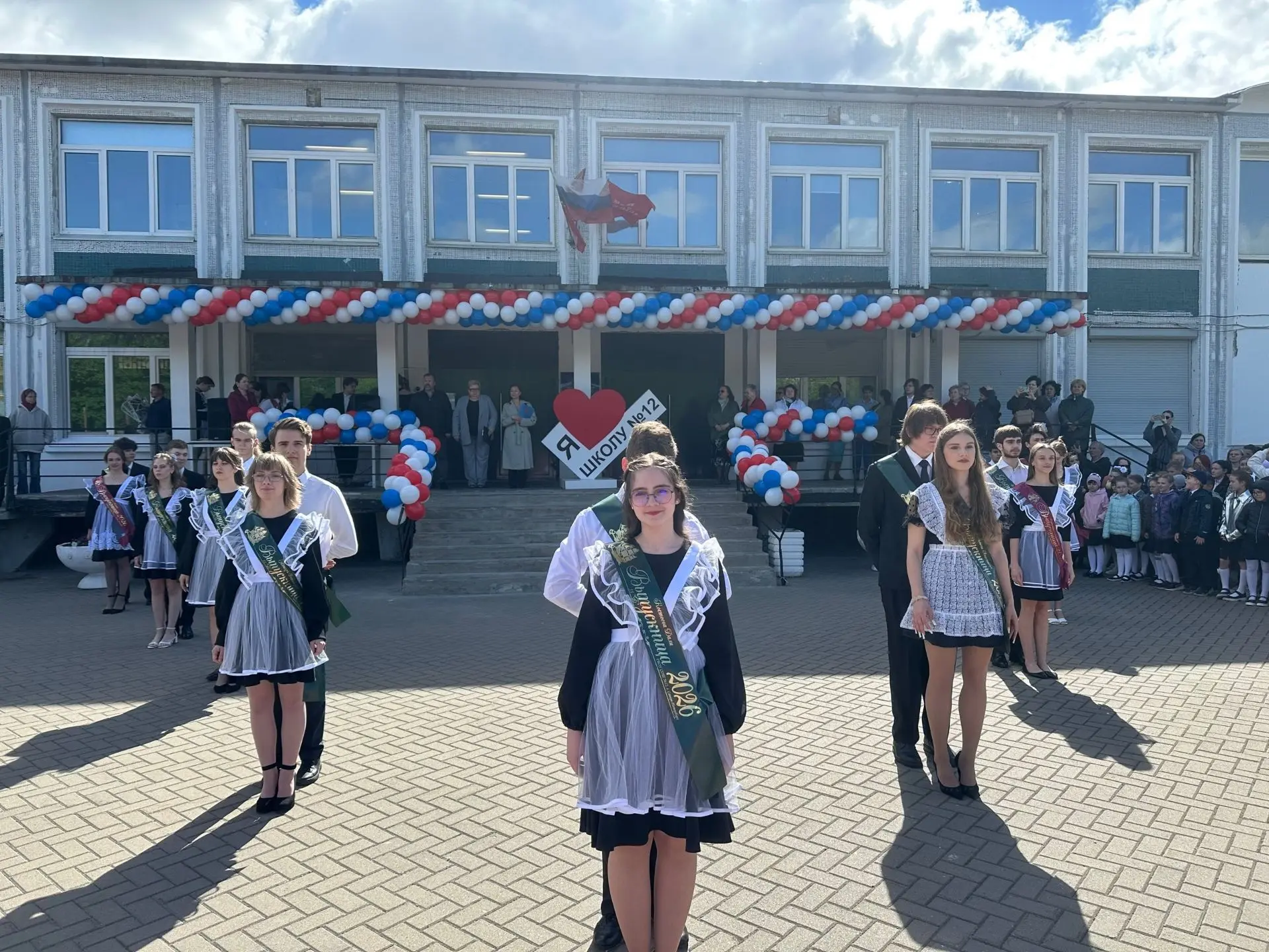 Привет, школа 👋  Ну вот и все! Прозвенел тот самый звонок 🛎  Сегодня в нашей школе было по-особенном