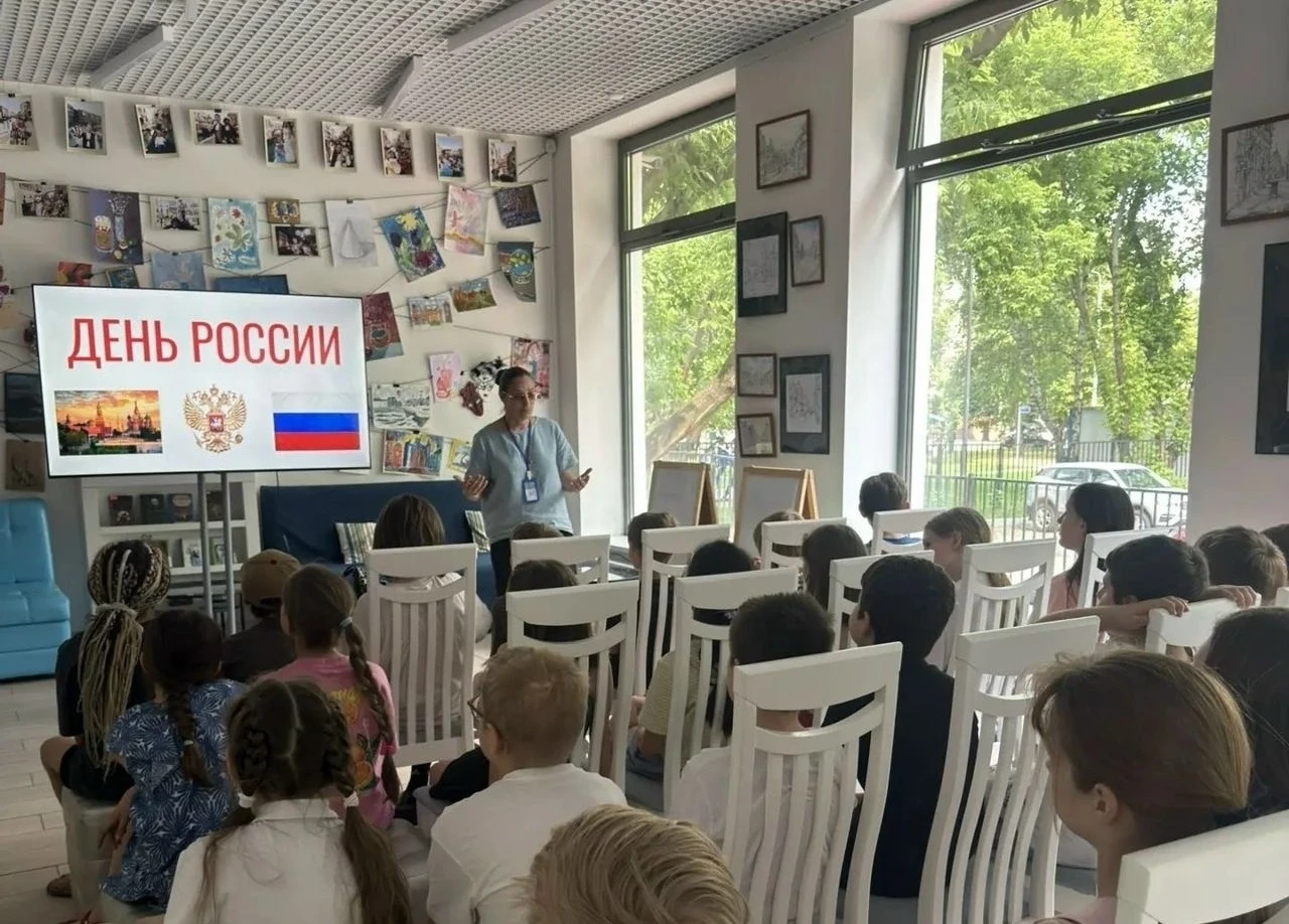 #ДеньРоссии
📖Ребята из летнего клуба интеллектуального развития "Знатоки" посетили мероприятие, пос