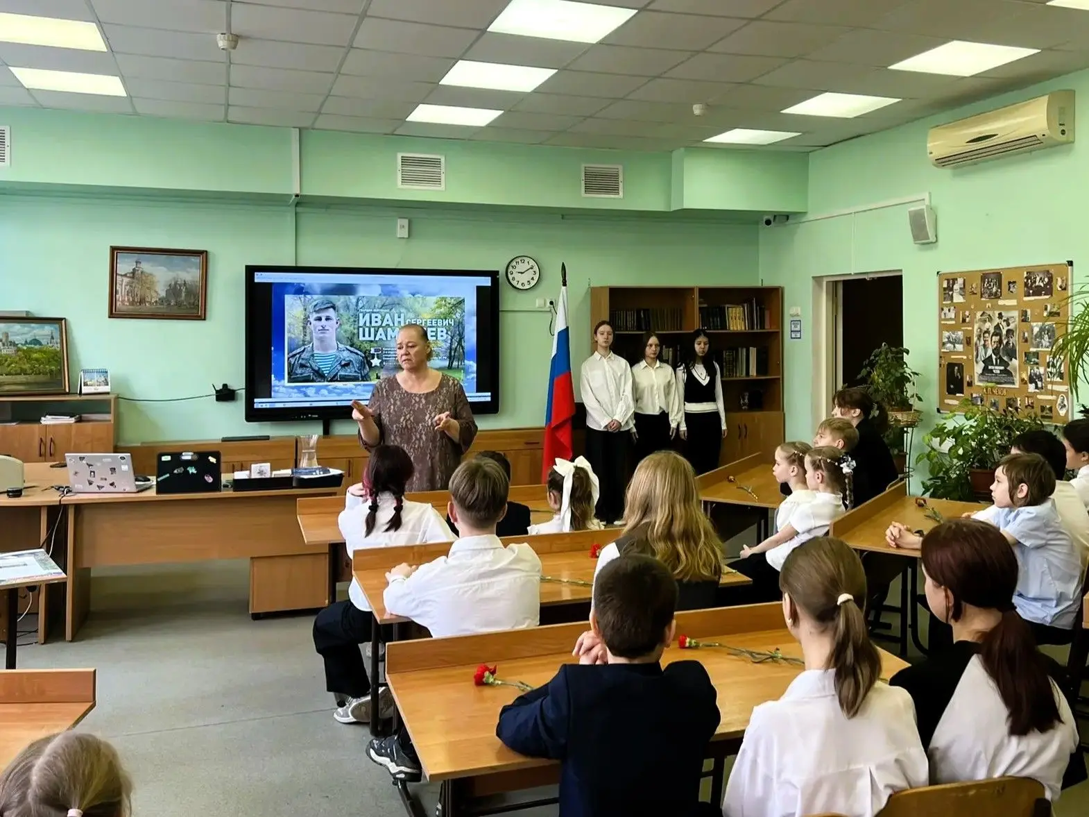 ☑ Торжественное открытие «Парты Героя»  В нашей школе состоялось важное и трогательное событие — мы 
