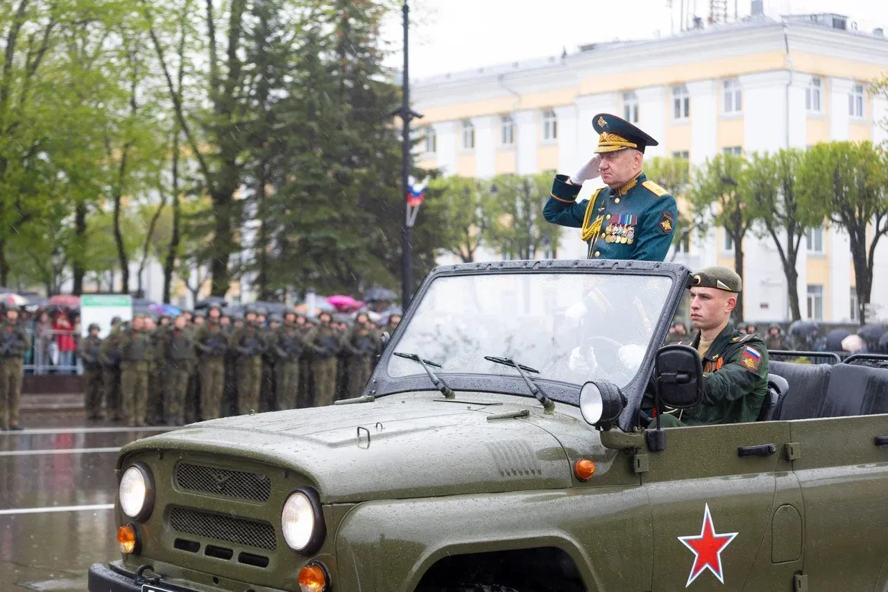 Сегодня мы отмечаем 81-ю годовщину Великой Победы. На площади Ленина традиционно состоялся военный п