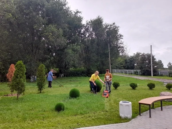 🌿🌸Приводим в порядок прилегающую территорию!