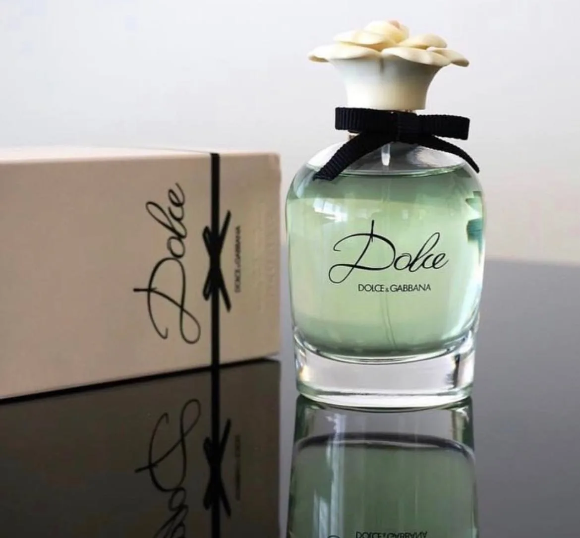 Этот аромат пахнет летом ☘️😍

Речь идёт о D&G Dolce 

Цветочный легкий аромат со свежими нотками, к
