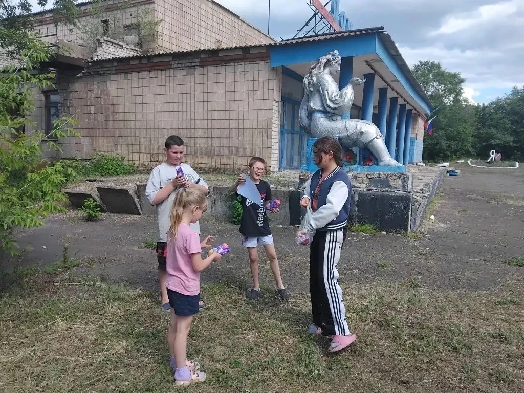 03.06.2026г. ко Дню защиты детей на площадке ДК прошла конкурсно - игровая программа.