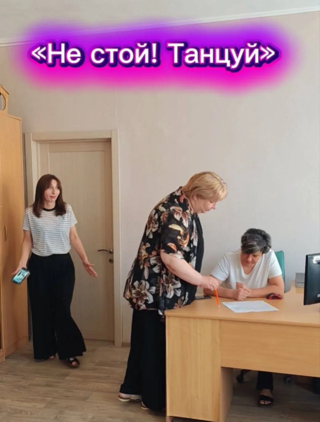 Лето. Пятница. Музыка. 💛
А дальше всё просто:
 Не стой — танцуй! 💃🕺

Новое видео  👉 ВКонтакте