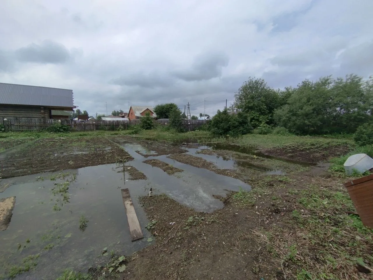 Огороды на Луначарского уходят под воду