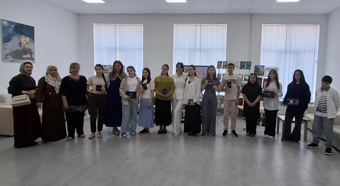 В Хасавюрте состоялось торжественное вручение свидетельств выпускникам Детской школы ис...