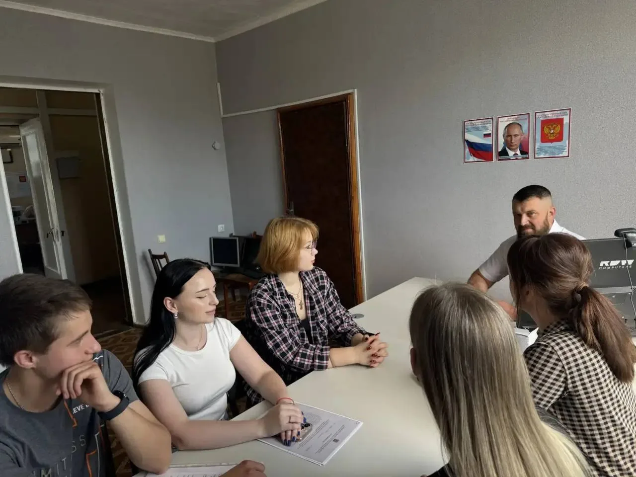 26 мая в Администрации города Красный Луч в рамках проекта «Диалоги с Героями» организована встреча 