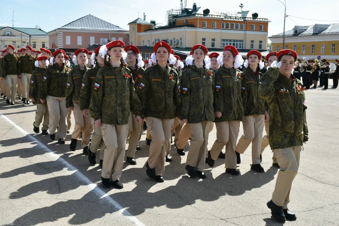 🇷🇺ЮНАРМЕЙЦЫ НА ПАРАДЕ ПОБЕДЫ🇷🇺  9 мая на Народной площади состоялось городское торжественное меропри