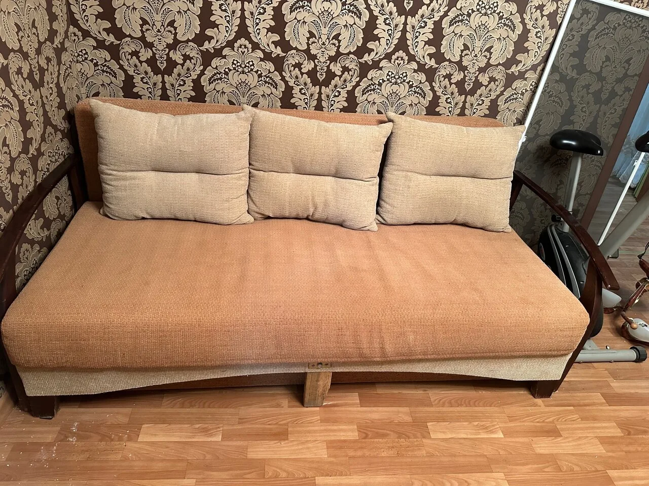 Продам диван за 15 руб. Есть дефекты. Самовывоз Космос
+79493842539

@mozaika  – Горловка.Объявления