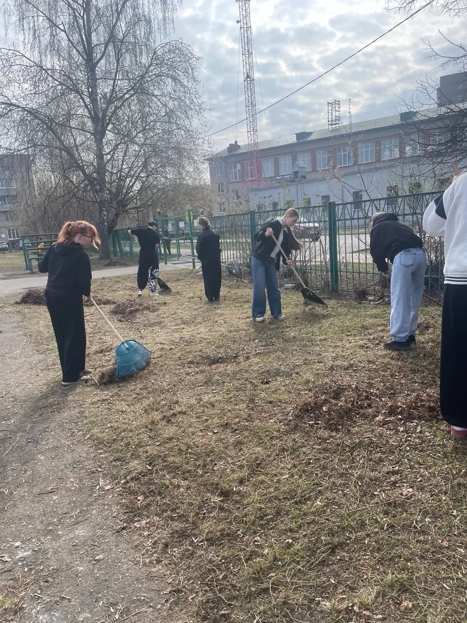 🔥 Чистота начинается с нас! Наш субботник!   17 и 18 апреля наша школа присоединилась к городской ак