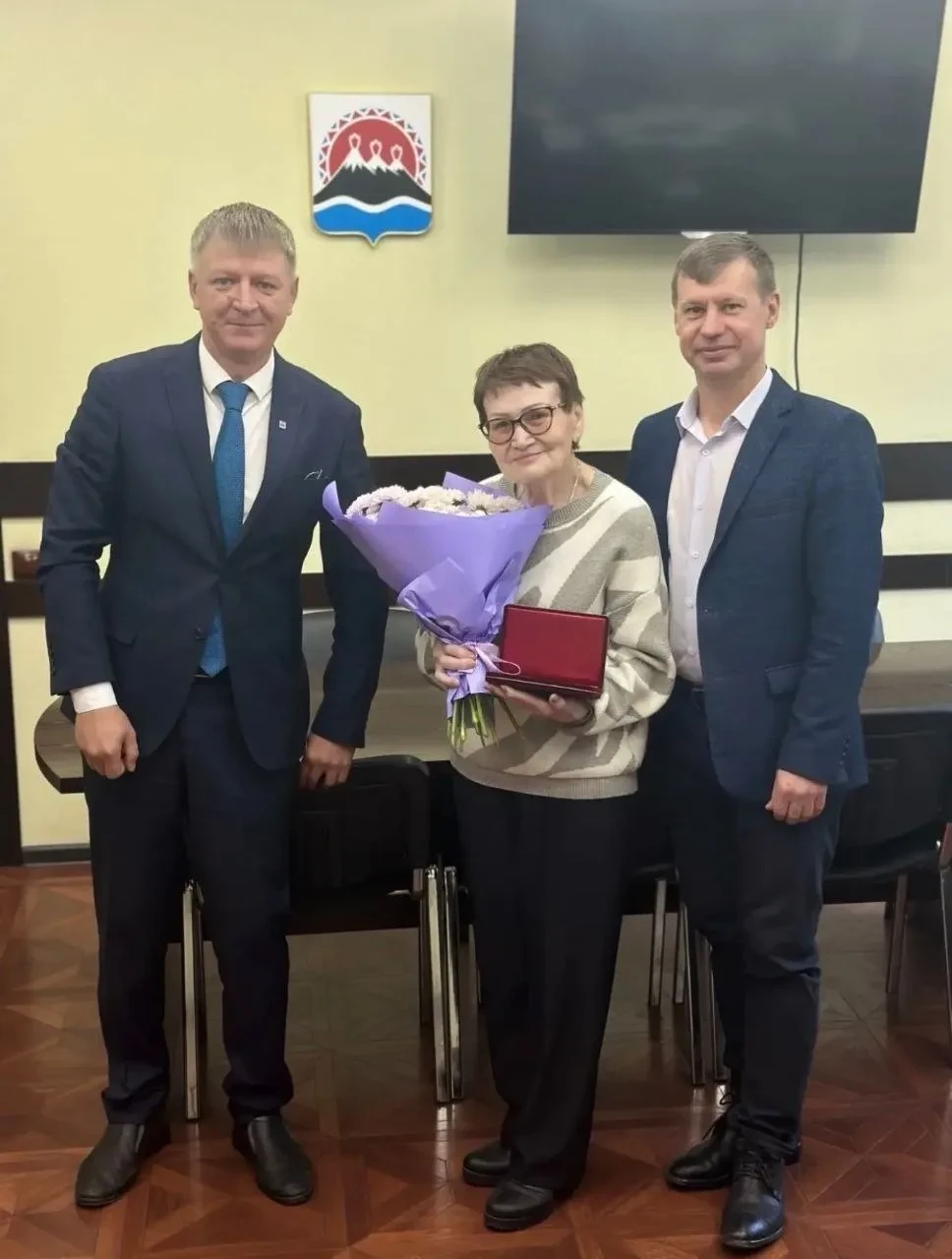 Ветеран строительства Вера Дедикина получила звание «Почётный строитель Камчатского края»