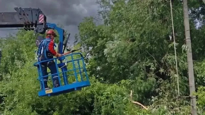 В Ярославской области восстанавливают свет после грозы