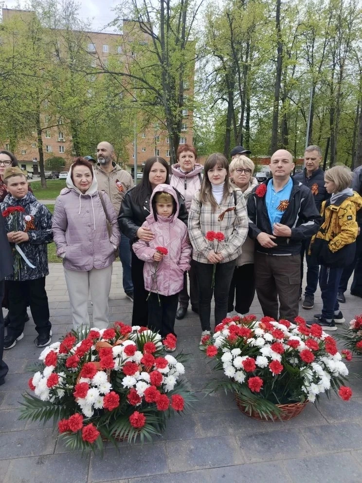 Управляющая компания ООО "Спец Тех Сервис" приняли участие в возложении на сквере им.Полякова.  Пуст