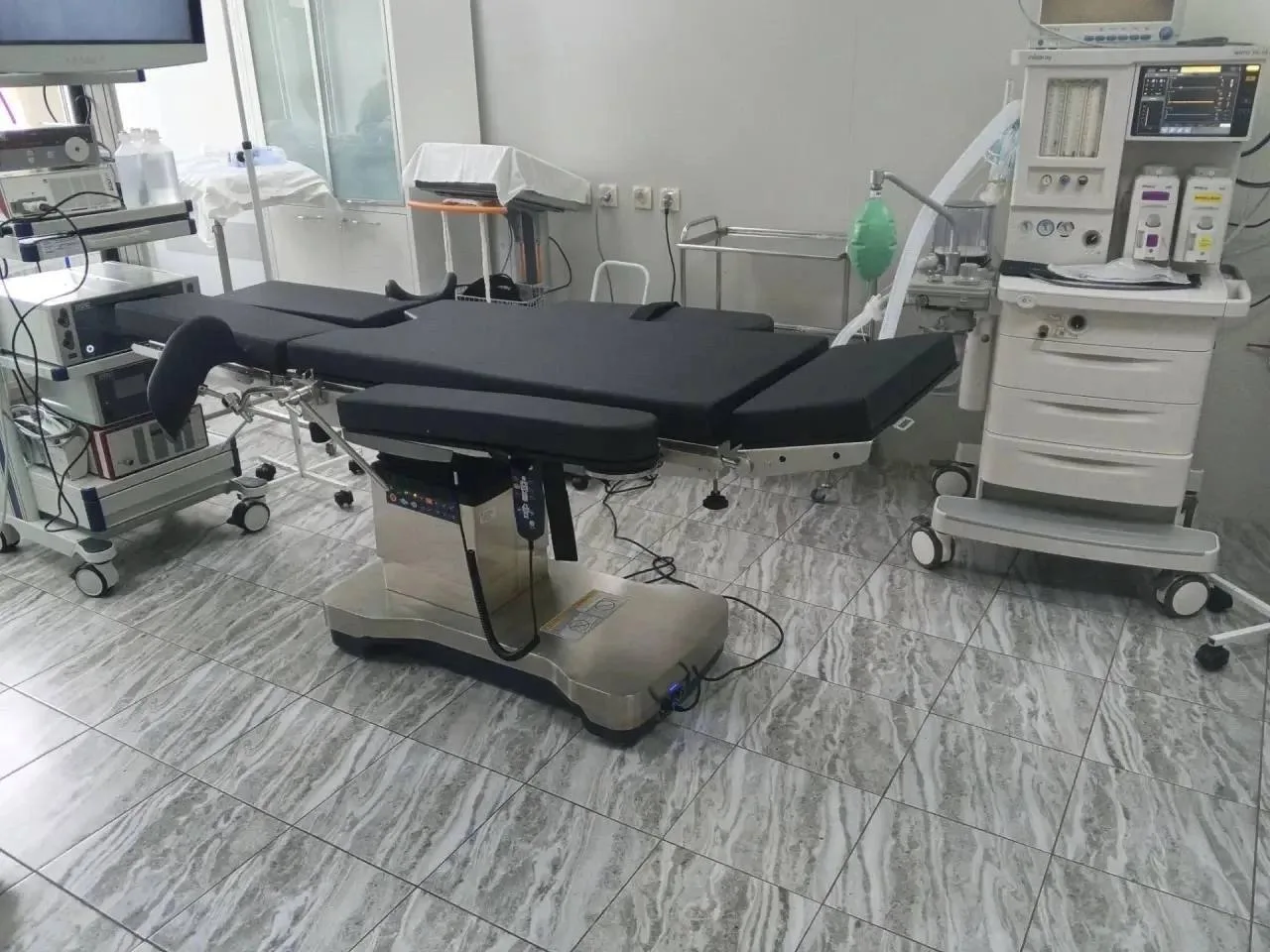 🏥 В Звенигородскую больницу поступил новый операционный стол