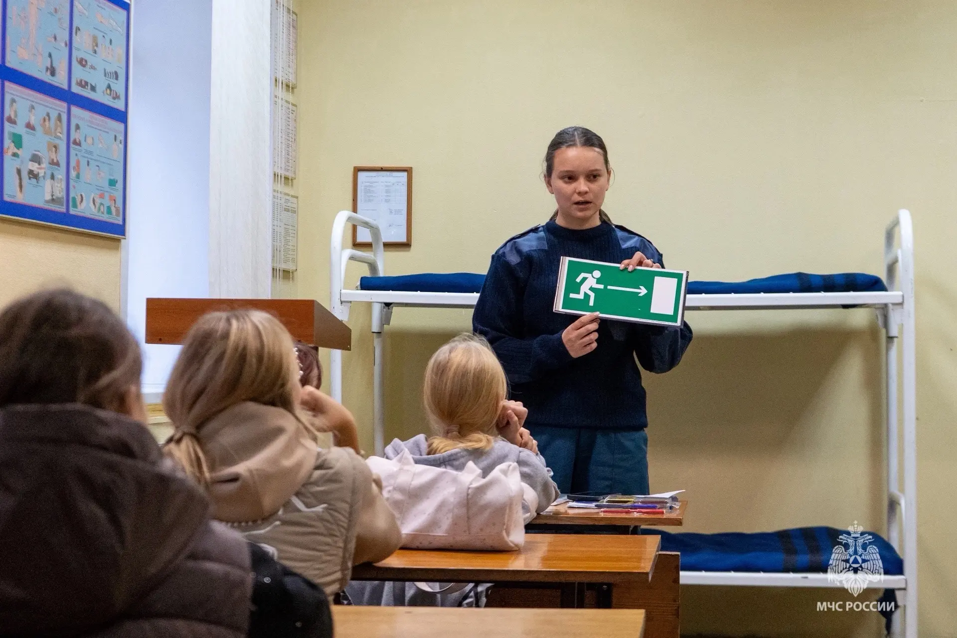 Экскурсия в мир безопасности: лицеисты побывали в гостях у огнеборцев