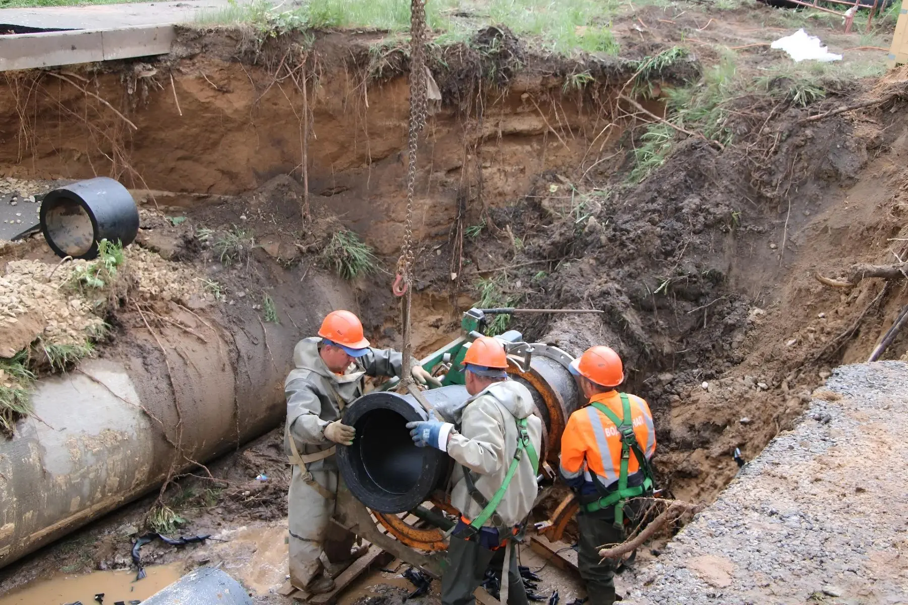 👷‍♂️Выполняем аварийно-восстановительные работы на водопроводе 1994 года постройки на улице Ноксинск