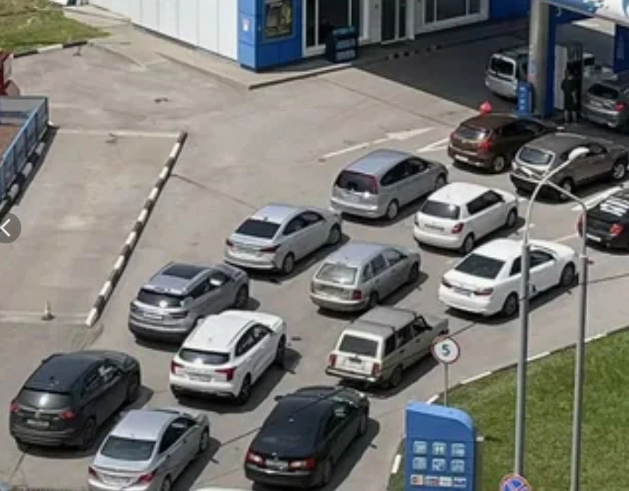⚡️Под Волгоградом мужчина скончался в очереди на АЗС