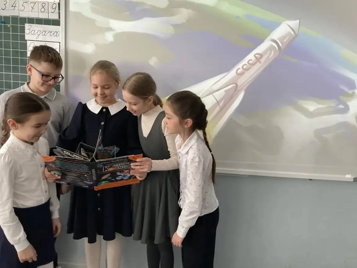 65 лет триумфа. Ко дню космонавтики 🚀  🇷🇺 Понедельник начался традиционно с Церемонии поднятия госуд