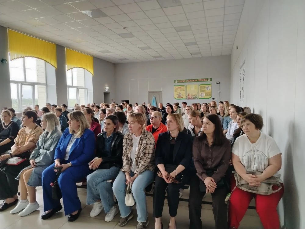 Важные гости на родительском всеобуче: безопасность детей — общая забота!
