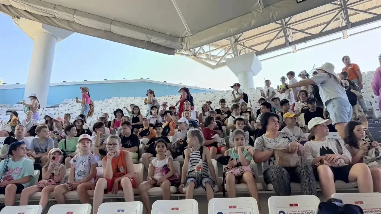 Кто сказал, что пингвины не летают? Они просто выбрали воду!🐧💦
Сегодня наш лагерь совершил двойной