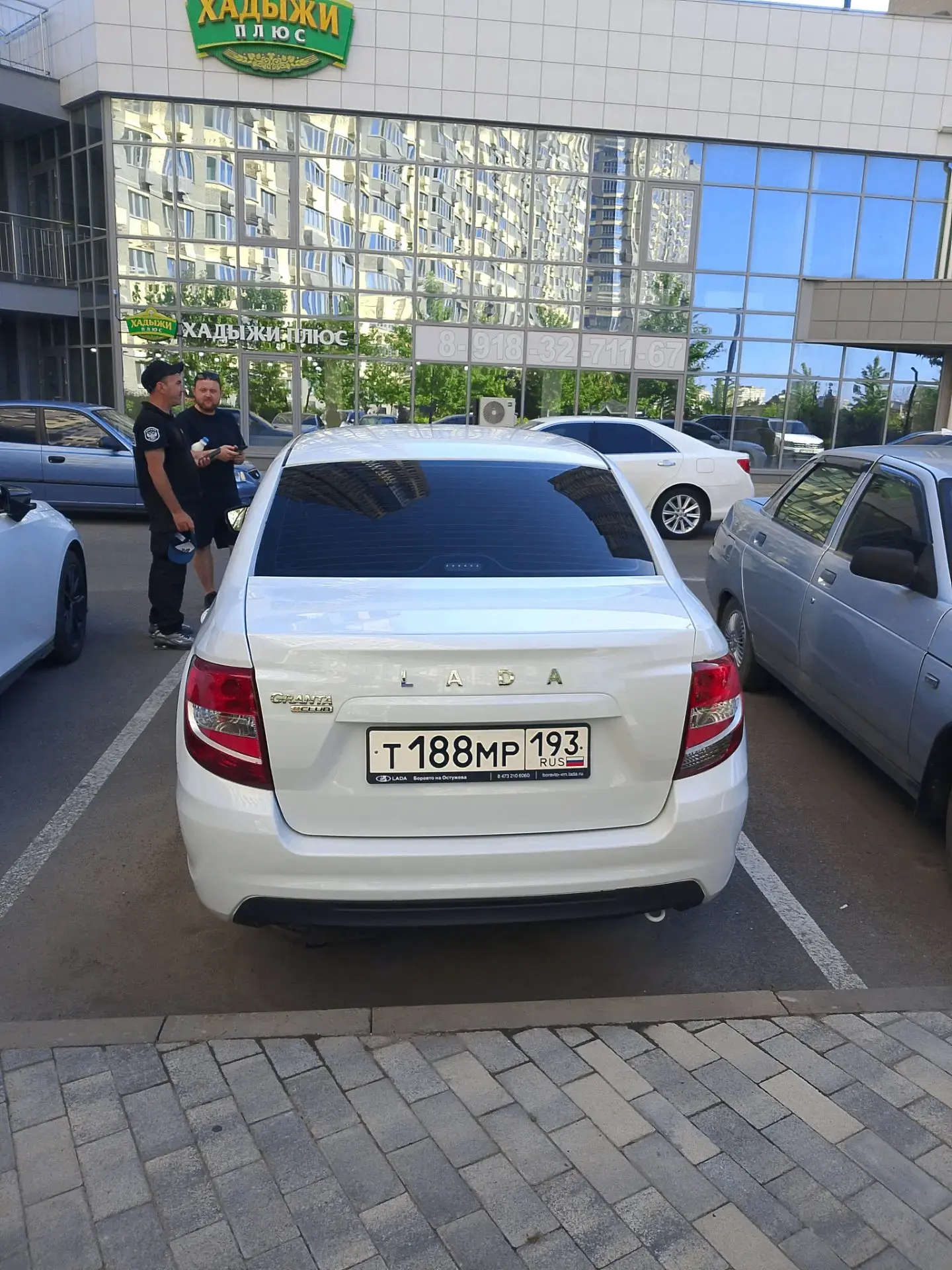 Уважаемые жители, просьба СРОЧНО убрать автомобиль. Приехали чистить канализацию, автом...