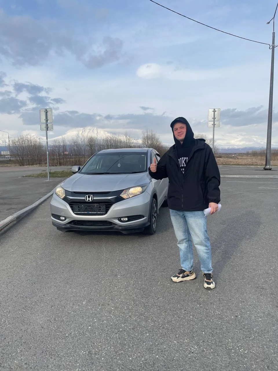 🚗✨ Ещё один довольный владелец получил свой автомобиль!