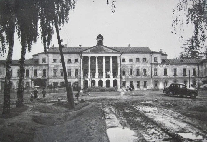 Усадьба Ивановское, 1948-1952 гг.

📷музей архитектуры им. А. В. Щусева

📚Канал: Подольские Истории