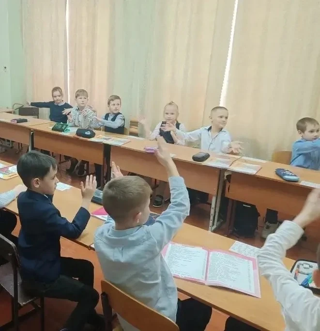 💰 Финансовая грамотность – с первого класса!  В 1В классе прошёл урок финансовой грамотности. Интере