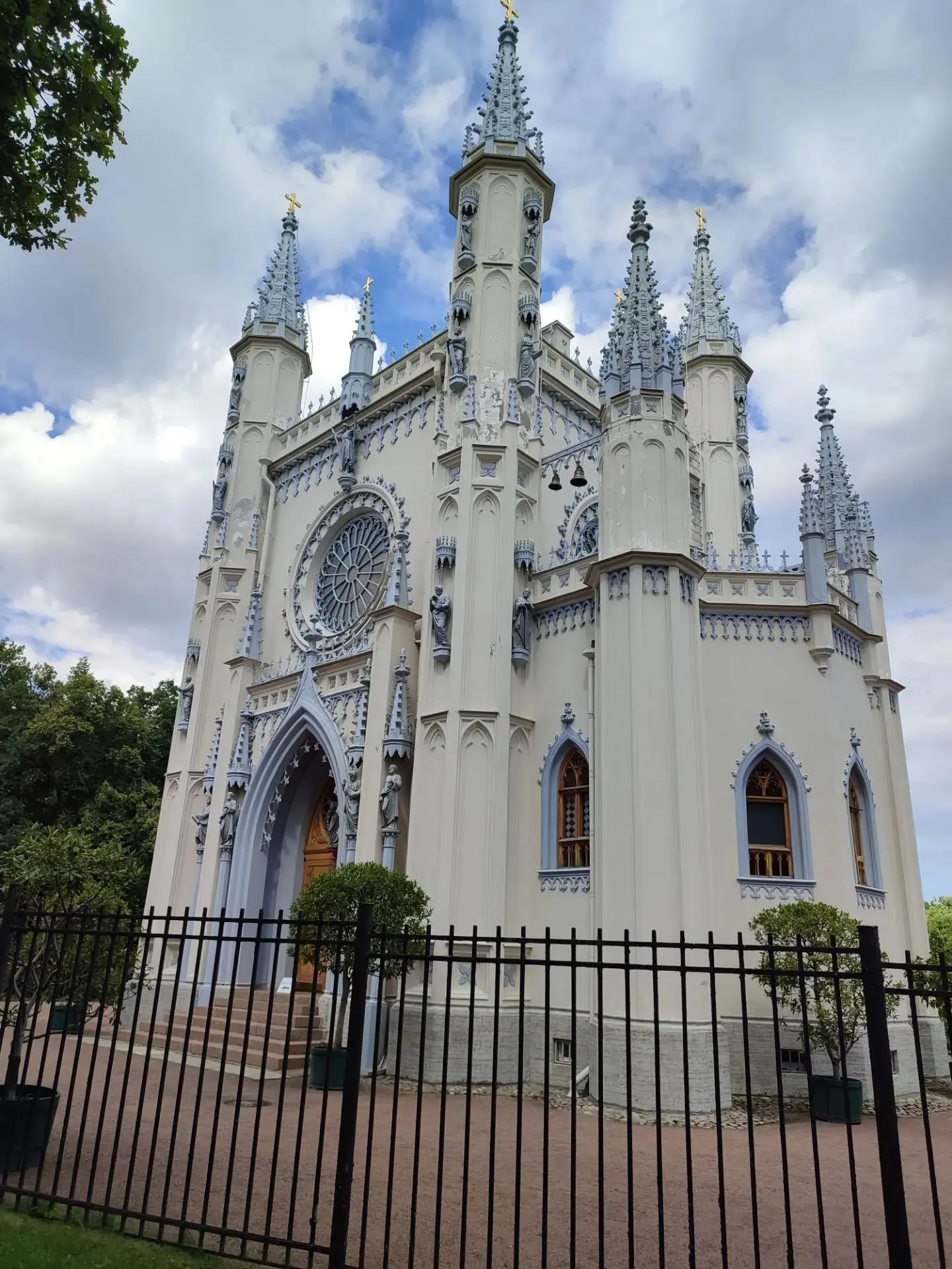 🏛Сегодня, в 4 день пребывания в Северной столице, состоялась  экскурсия в Петергоф.
Петергоф — одна