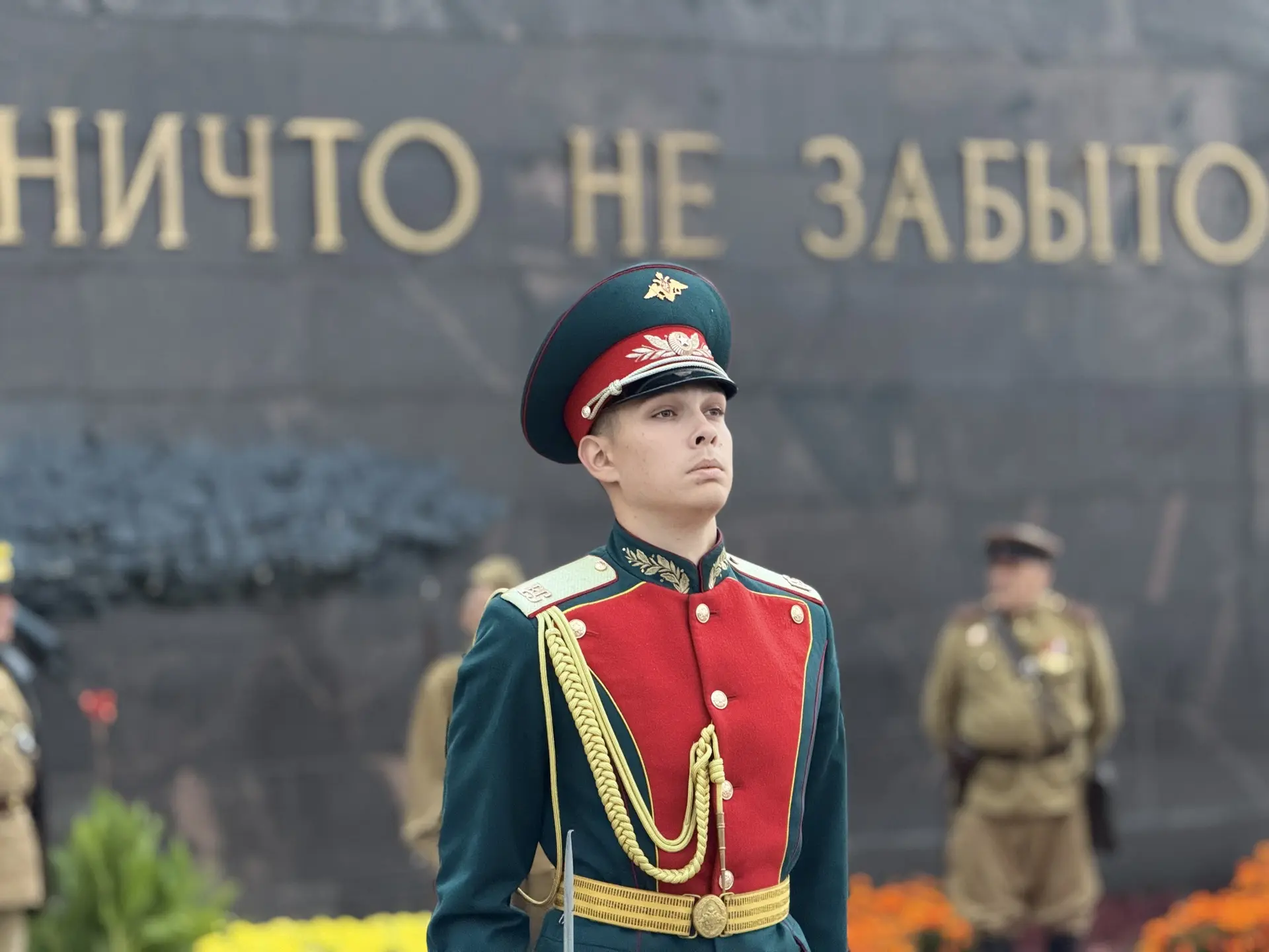 Ульяновские единороссы присоединились к акции «Свеча памяти».

В День памяти и скорби на площади 30-