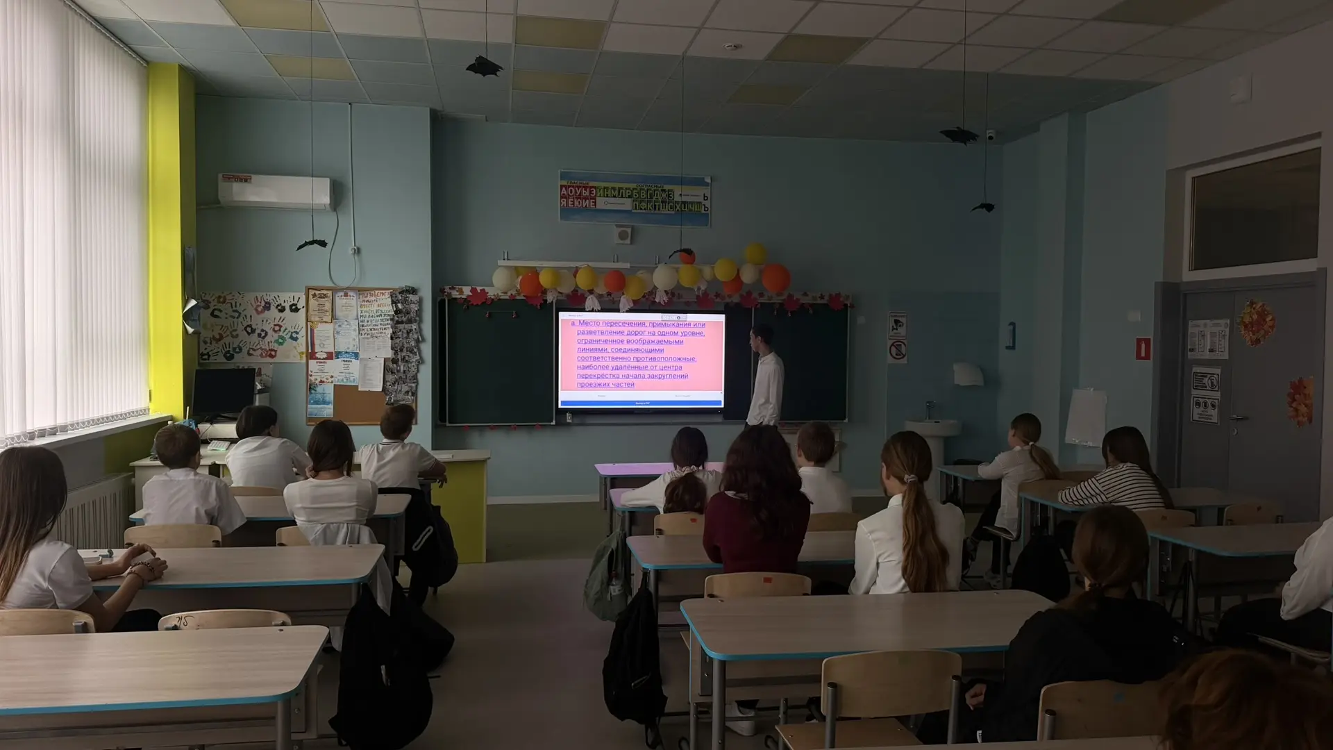 30.09.2026 в 7 «В» классе, был проведен классный час на тему: «Азбука безопасности: мар...