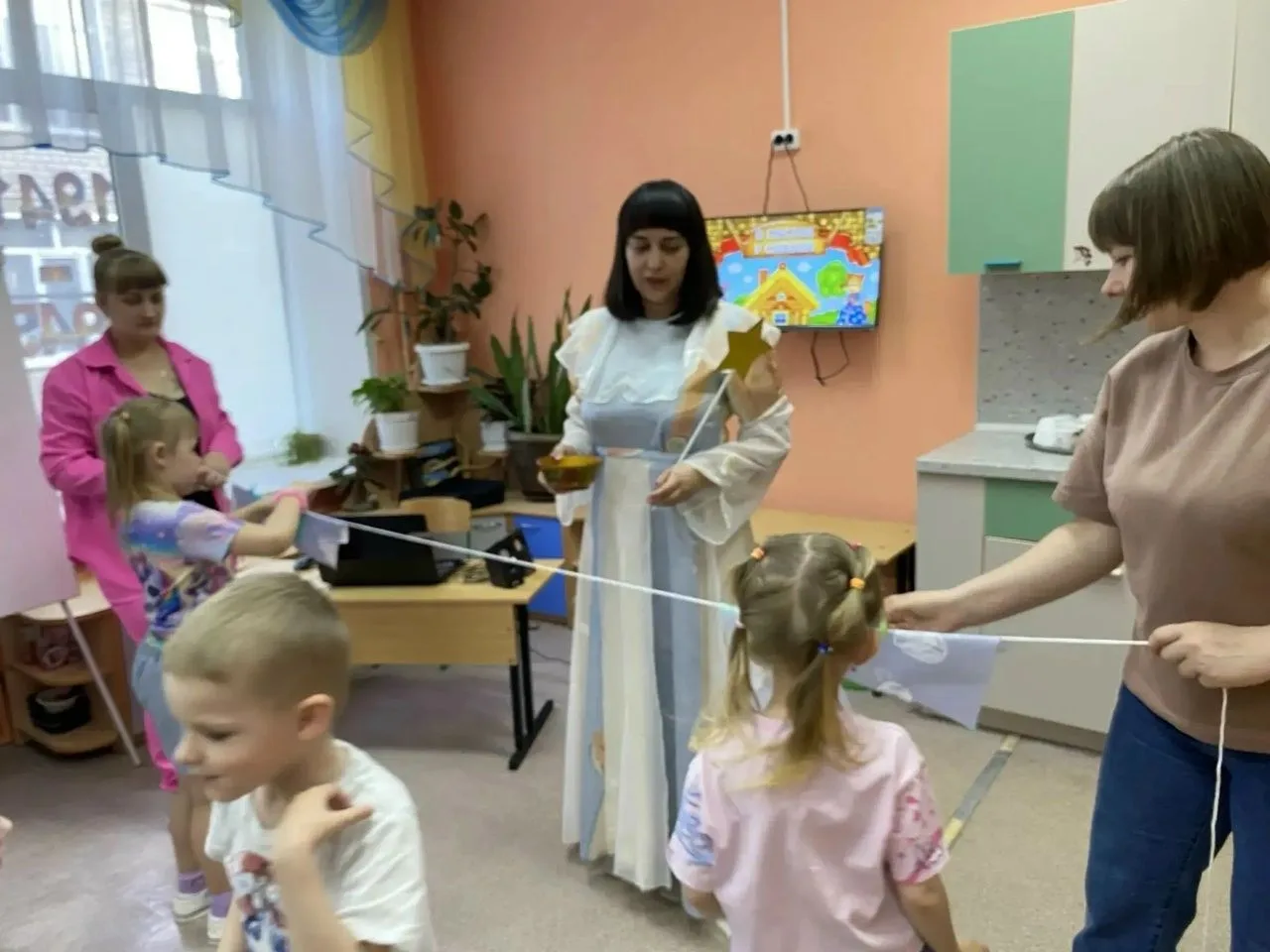 В сказке радость побеждает,