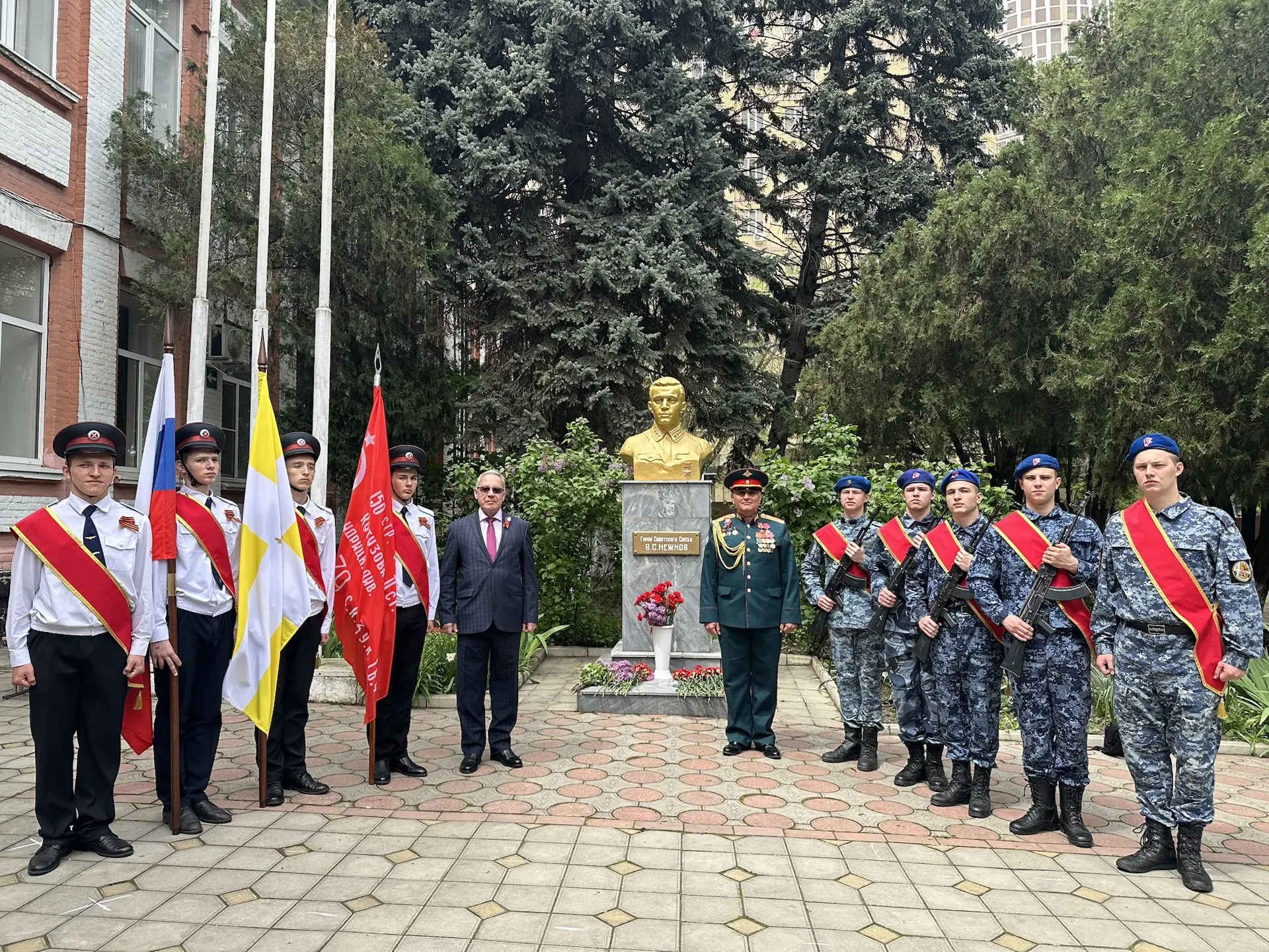 Торжественная линейка, посвящённая 81-й годовщины Победы в Великой Отечественной войне✨🎖️