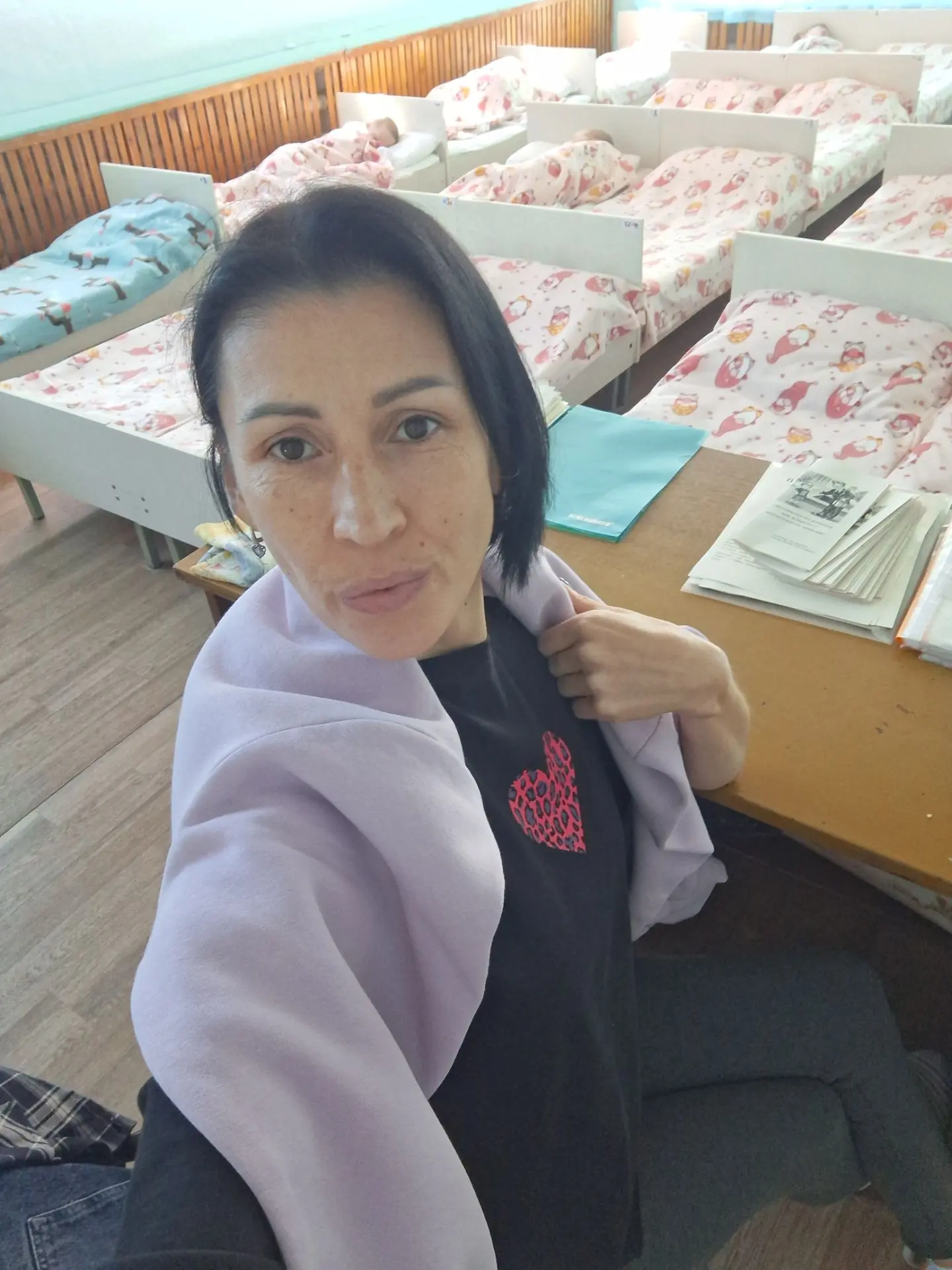 Приняла смену.. у нас сон час до 15-00