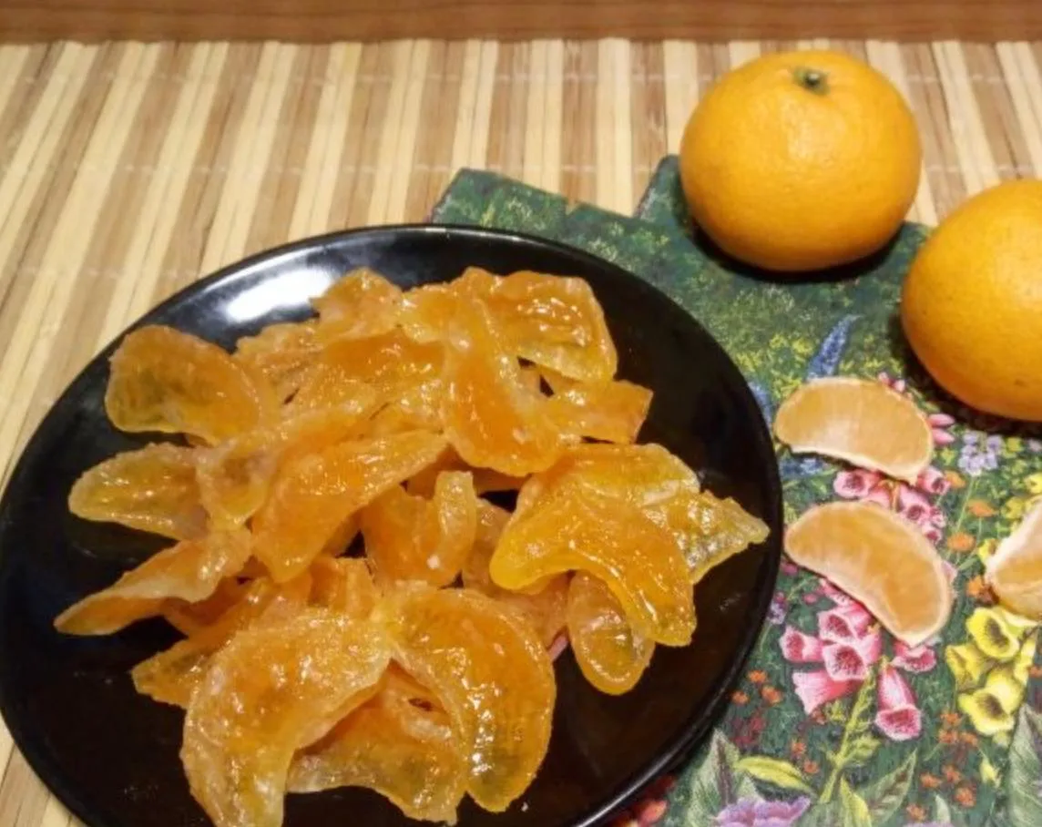🍊 Цукаты из мандаринов

Ингредиенты

• Мандарины – 0,5 кг
• Сахар – 600 г
• Вода – 150 мл

Приготов