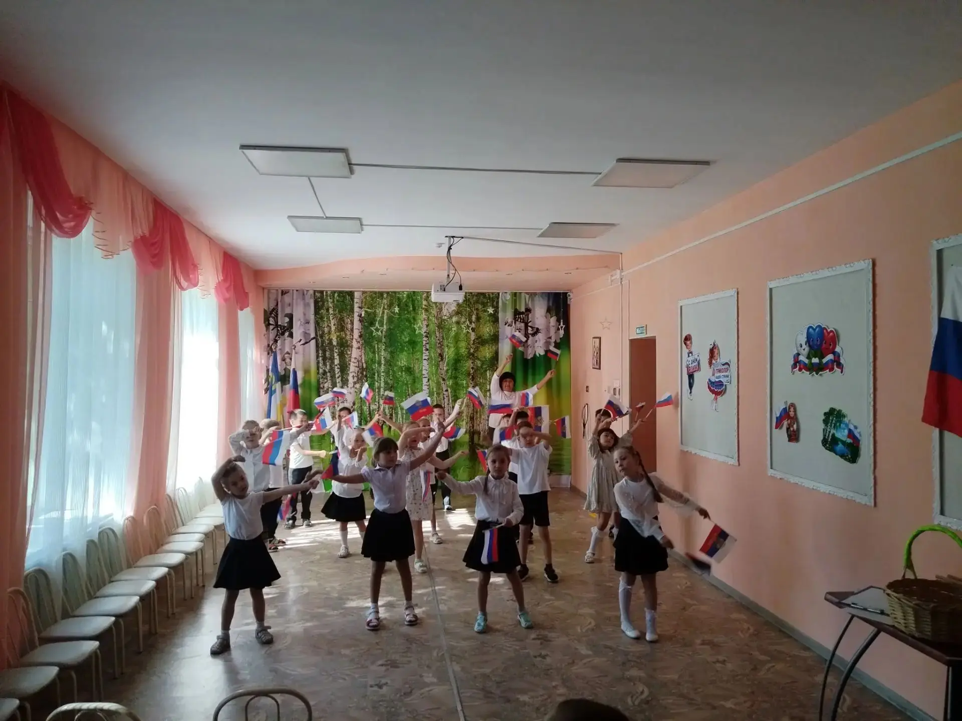 Белый – облако большое,