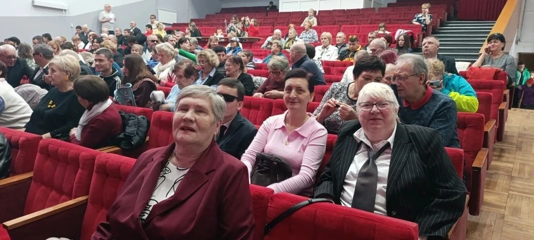 С помощью слуха, осязания и белой трости  Как-то в одну из поездок во Всероссийское общество слепых 
