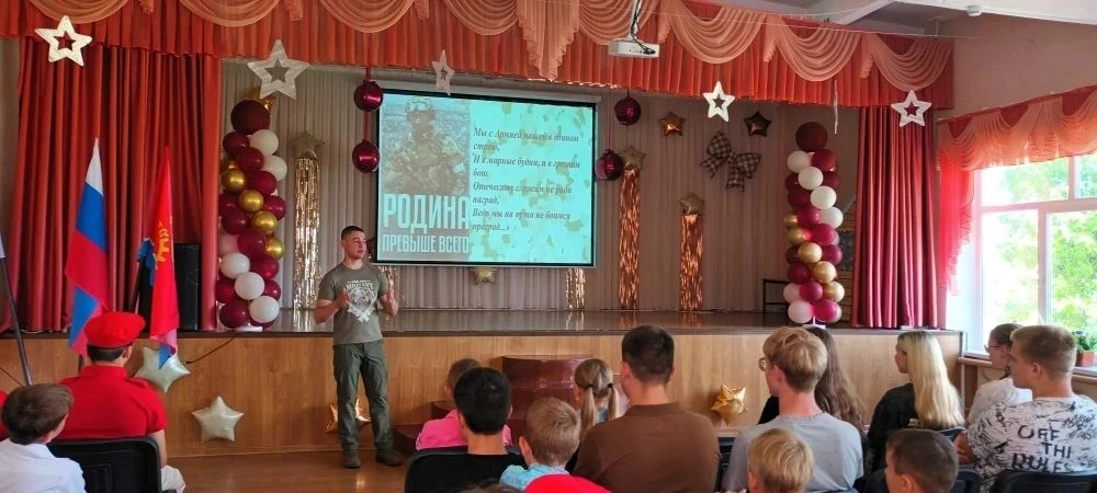 12 июня для обучающихся школы была организована встреча с участником СВО, выпускником нашей Красноар