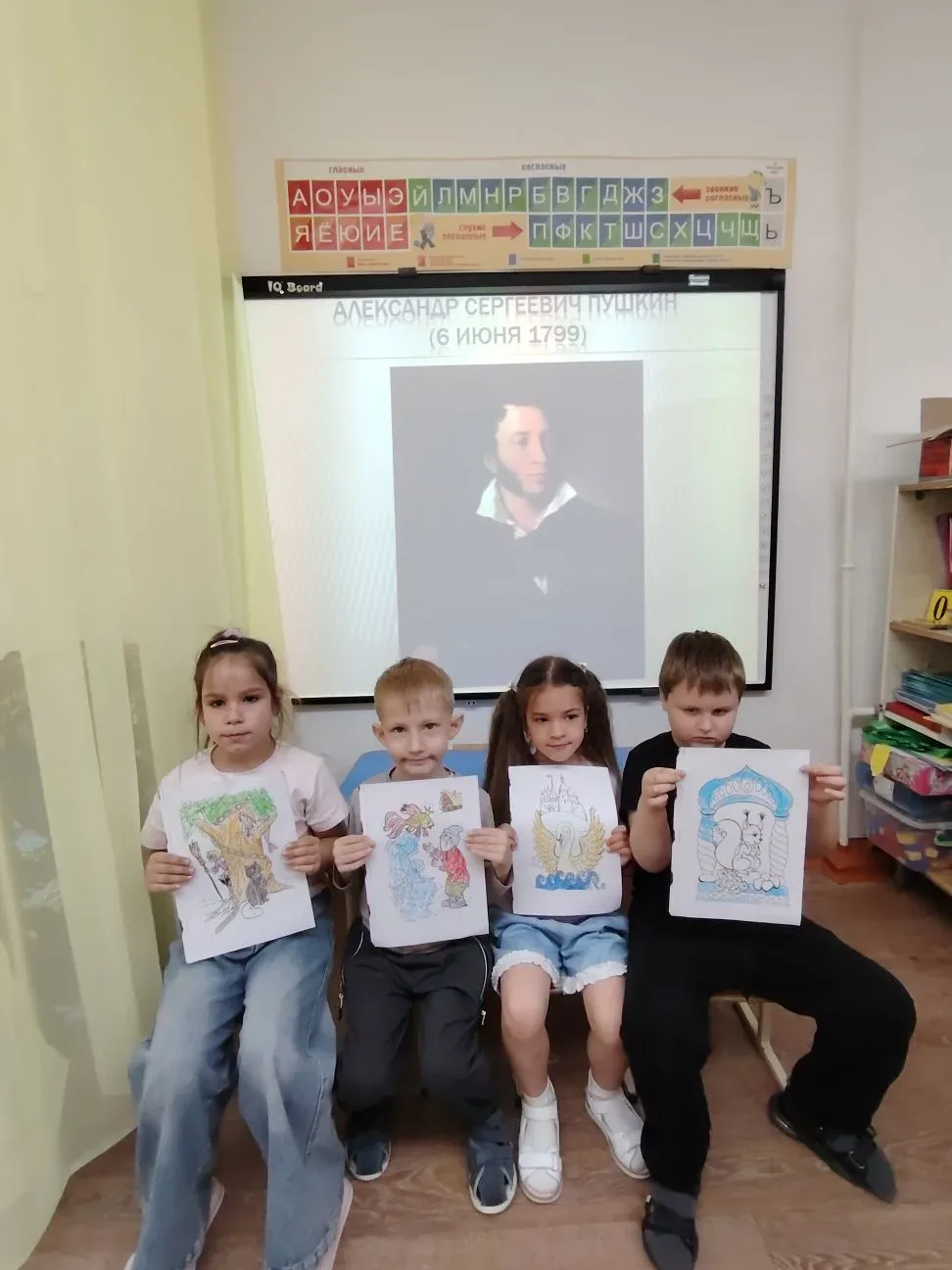 Сегодня в нашем детском саду  прошел день русского языка и день А.С. Пушкина-это важное...