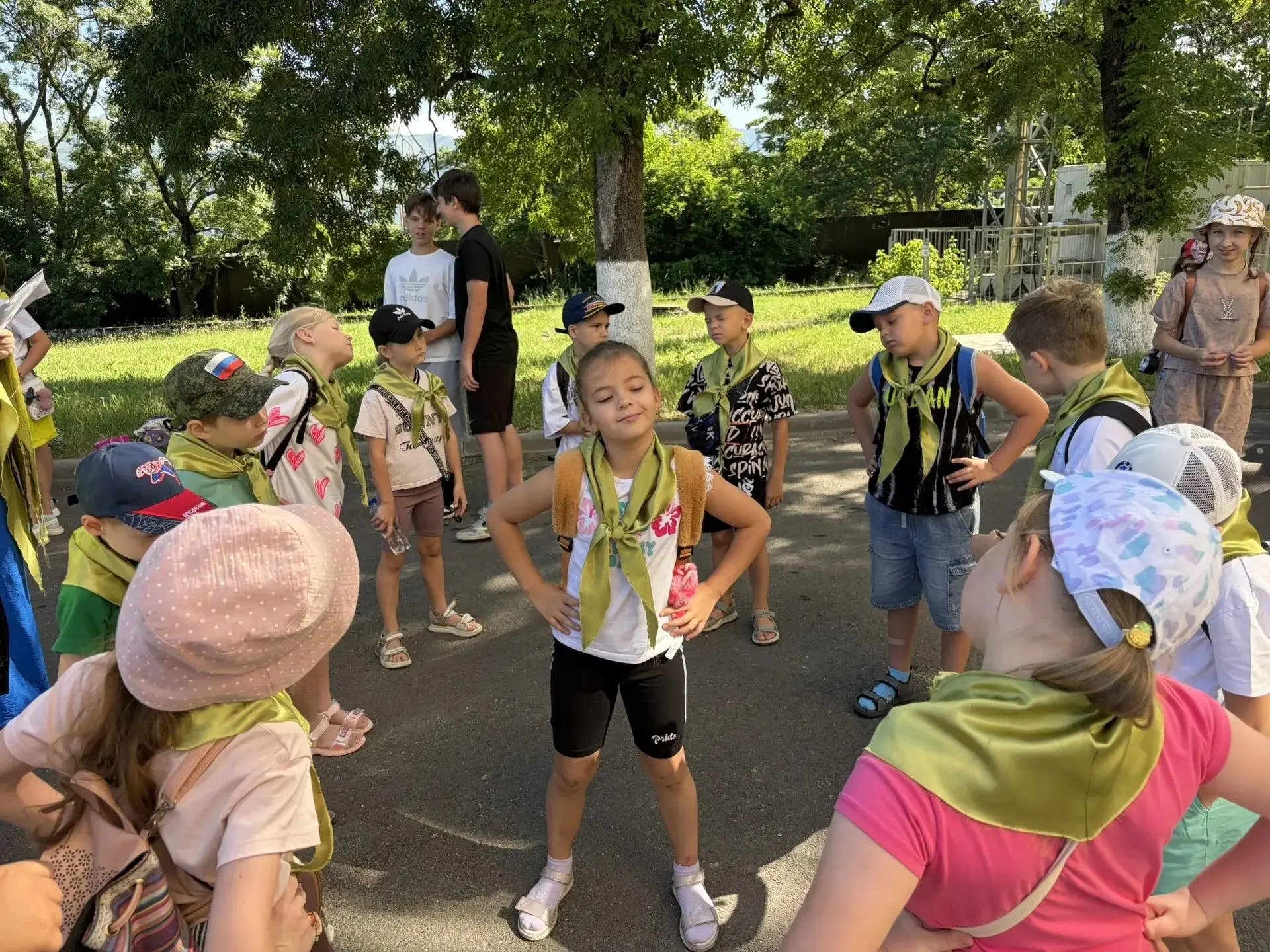☀️🏃‍♂️ Не забываем проводить время на свежем воздухе!
Несмотря на насыщенную программу дня, ребята 