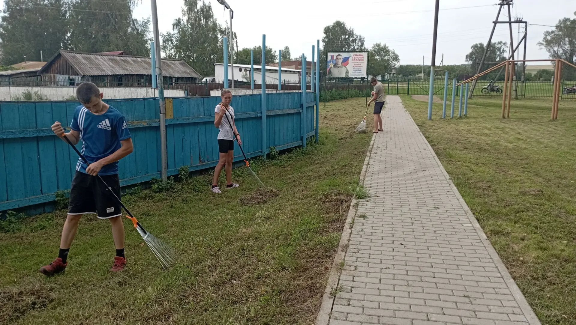 В августе 6 учеников нашей школы трудоустроены от центра занятости и работают по благоу...