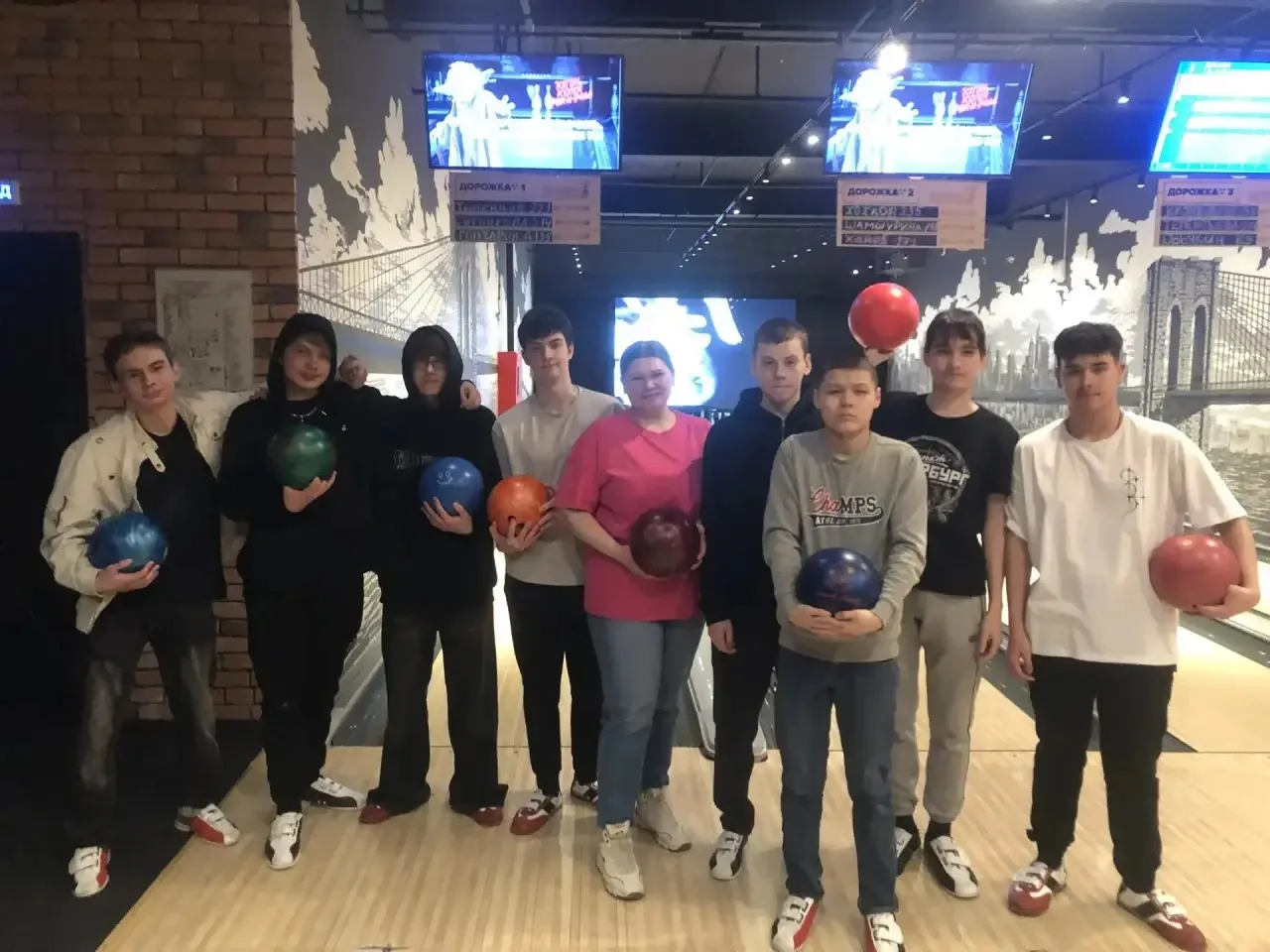 🎳 Новости 9 «Ж»: Боулинг-баттл состоялся!  В минувшие выходные учащиеся 9 «Ж» класса вместе со своим