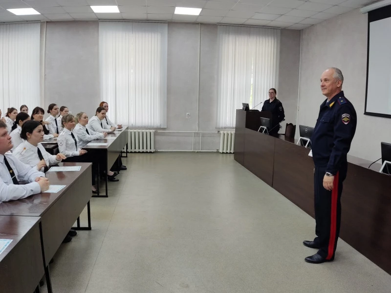 В Новосибирске молодые офицеры получили свидетельства об окончании обучения и прохождении первоначал