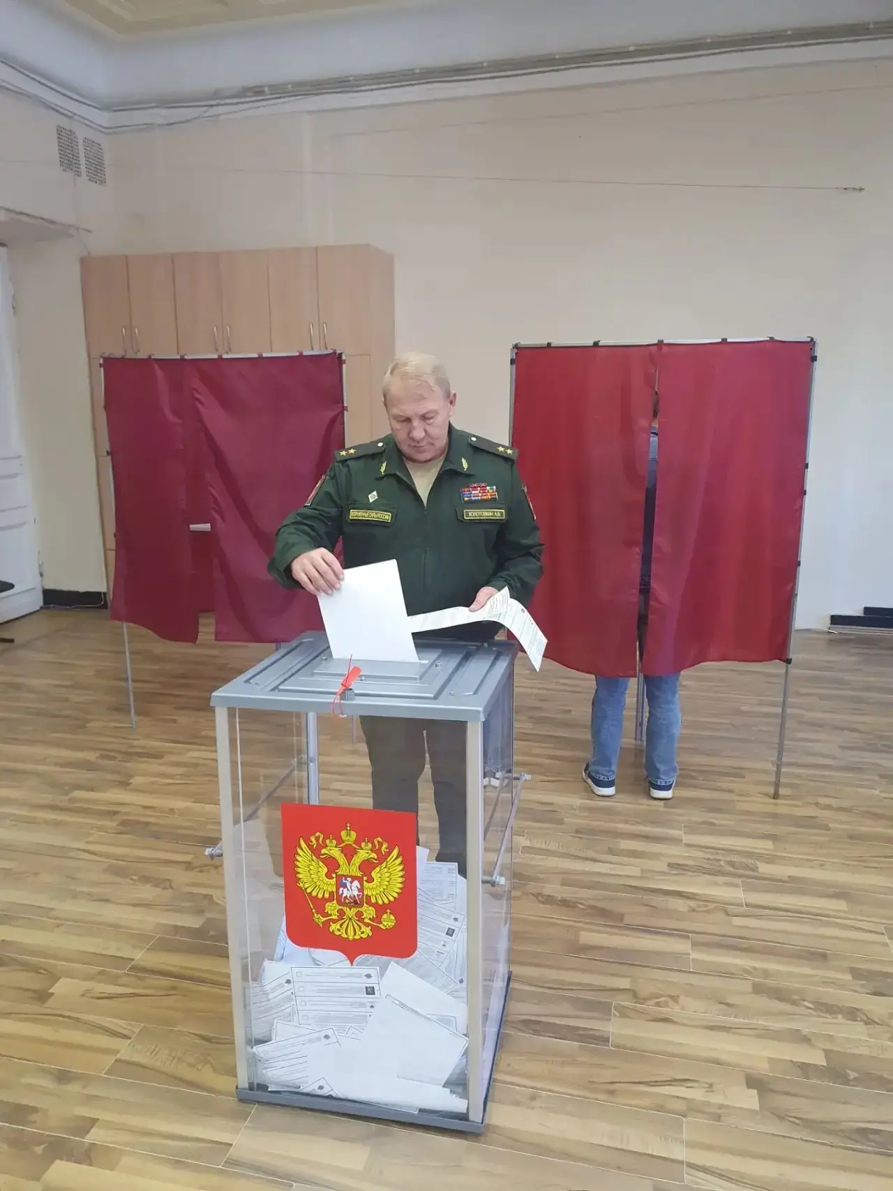 Исполнил гражданский долг.