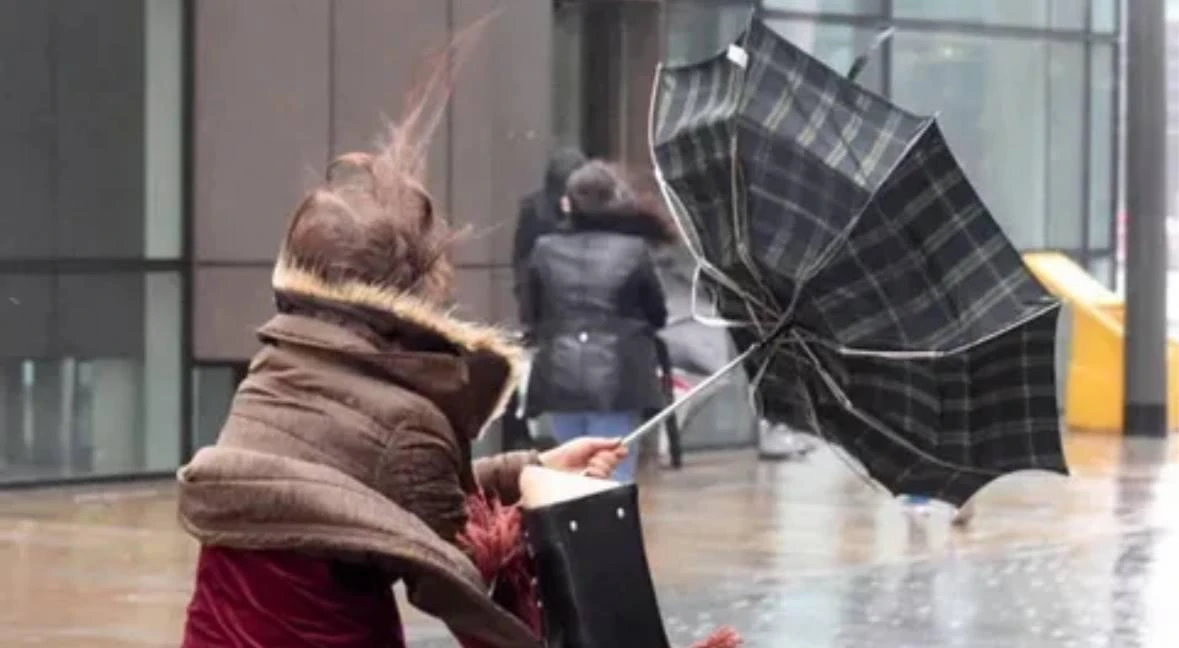 ⛈️ Мощнейший осенний шторм обрушится на Москву в эти выходные и похолодает до +14, — «Ф...